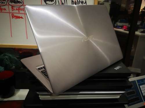 *EXTREME PERFORMANCE!*ASUS ZENBOOK UX330U*i5-7200u*7TH GEN!*FULL HD*256GB SSD*8GB RAM*