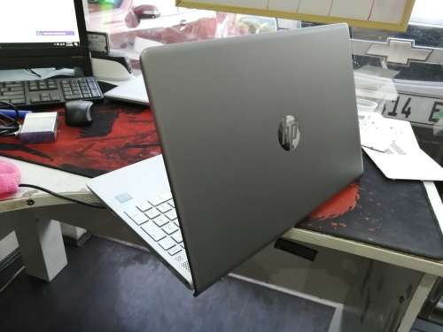STUNNING! as new!*Monstrous 8th Gen*HP PAVILION 15*i5-8250u*QUAD CORE*2000GB HDD*8GB DDR4*UHD 620*