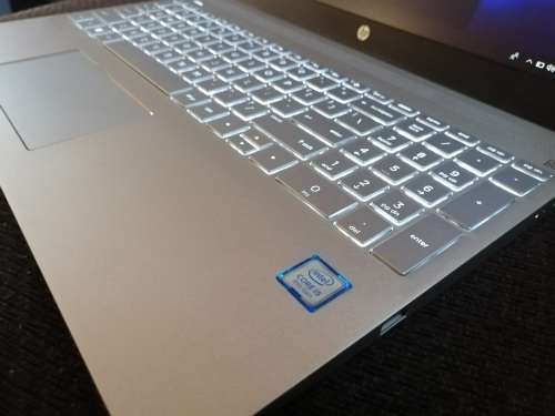 STUNNING! as new!*Monstrous 8th Gen*HP PAVILION 15*i5-8250u*QUAD CORE*2000GB HDD*8GB DDR4*UHD 620*