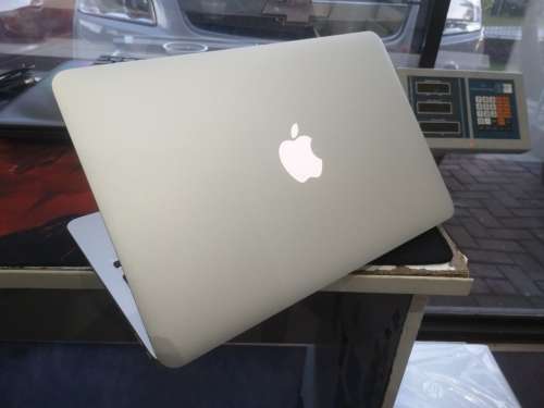 1ST BID TAKES!!!**AS NEW**ULTIMATE 2015 APPLE MACBOOK AIR i5*128GB SSD*4GB RAM*93 cycles*
