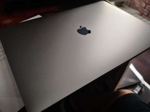 Massive price drop*MACBOOK PRO 15"TOUCHBAR*2017*i7-7700HQ*16GB RAM*256GB SSD*97 CYCLES!*RADEON PRO*