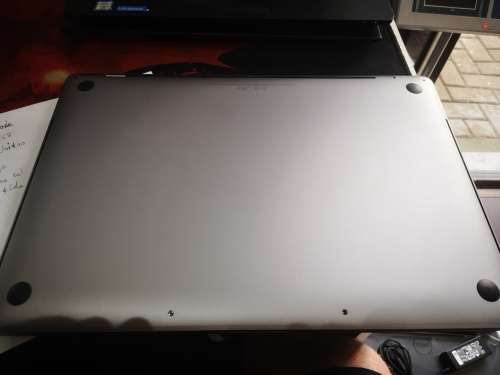 Massive price drop*MACBOOK PRO 15"TOUCHBAR*2017*i7-7700HQ*16GB RAM*256GB SSD*97 CYCLES!*RADEON PRO*