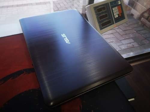 AS NEW!*7TH GEN**ASUS X541N*LATEST 7TH GEN CELERON*500GB*TRU2LIFE DISPLAY*4gb RAM*WARRANTY