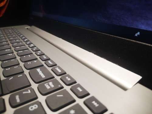 *BEAUTIFUL 8th GEN*LENOVO 330*i3-8130U*4GB RAM*1000GB*FHD**8th gen i3**WARRANTY 2020**