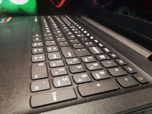 *RADEON PERFORMANCE*LENOVO 110*A6-7210*TURBO CORE*500GB HDD*4GB DDR4*HIGH SPEED WIFI*