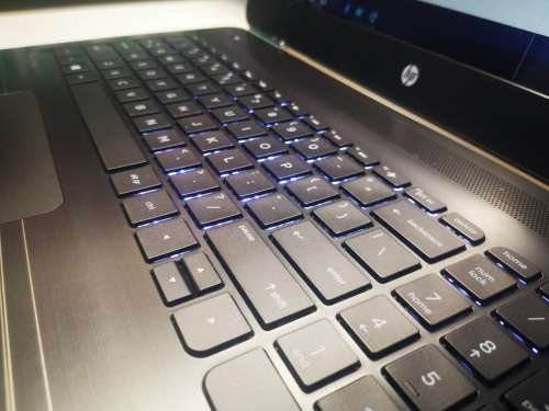 *Monstrous 7th Gen*HP PAVILION 15*i5-7200u*8GB DDR4*1000GB SSHD*NVIDIA940MX 4GB*
