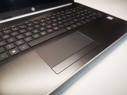 *STUNNING! AS BRAND NEW!*8th GEN i5 HP**HP NOTEBOOK 15*i5-8250U*8GB*1000GB HDD*UHD 620*QUAD CORE*