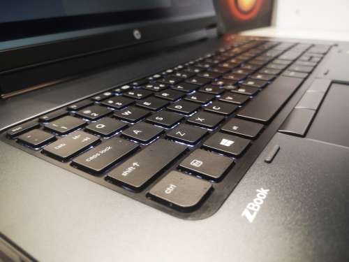 Amazing 17" Zbook**HP ZBOOK 17 G2*i7VPRO-4610U*16GB!*NVIDIA QUADRO*HD+*256GB SSD&750GB HDD*WARRANTY*