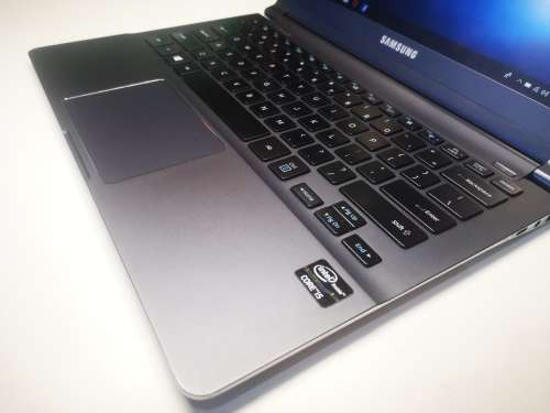 *Super Slim Performer*SAMSUNG NEW SERIES 9 ULTRA*i5-3317U*TOUCHSCREEN*256GB SSD*4GB RAM*HD+ DISPLAY