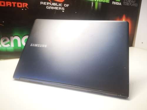 *Super Slim Performer*SAMSUNG NEW SERIES 9 ULTRA*i5-3317U*TOUCHSCREEN*256GB SSD*4GB RAM*HD+ DISPLAY