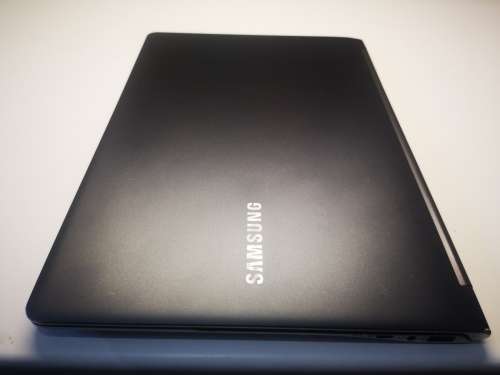 *Super Slim Performer*SAMSUNG NEW SERIES 9 ULTRA*i5-3317U*TOUCHSCREEN*256GB SSD*4GB RAM*HD+ DISPLAY