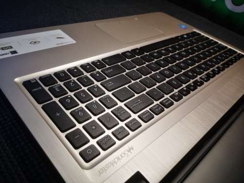 *STUNNING 8th GEN*ASUS A540M*N4000*4GB*500GB*UHD 600 GRAPHICS*