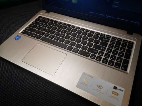 *STUNNING 8th GEN*ASUS A540M*N4000*4GB*500GB*UHD 600 GRAPHICS*