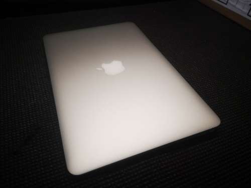 1ST BID TAKES!**Excellent*Apple Macbook Air*EARLY 2014*4GB RAM*128GB SSD*BACKLIT*264 cycles