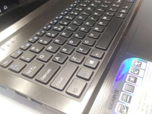 ***Monstrous GIGABYTE Q1542***8GB RAM*750GB HDD*i5-3230M*DVD*HD DISPLAY*NVIDIA 640M