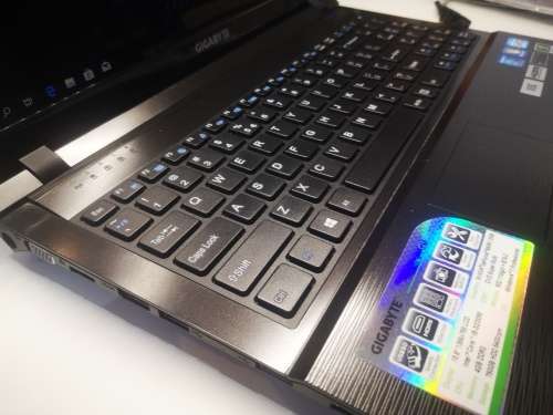 ***Monstrous GIGABYTE Q1542***8GB RAM*750GB HDD*i5-3230M*DVD*HD DISPLAY*NVIDIA 640M