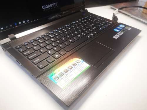 ***Monstrous GIGABYTE Q1542***8GB RAM*750GB HDD*i5-3230M*DVD*HD DISPLAY*NVIDIA 640M