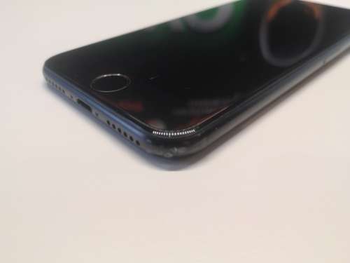 BLACK**APPLE IPHONE 7**(AT&T/T-Mobile/Global/A1778)APPLE A10 FUSION*32GB*RETINA*IPS*2GB RAM*QUADCORE