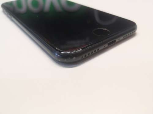 BLACK**APPLE IPHONE 7**(AT&T/T-Mobile/Global/A1778)APPLE A10 FUSION*32GB*RETINA*IPS*2GB RAM*QUADCORE