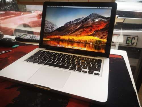 **MONSTROUS SPEED**APPLE MACBOOK PRO i7*8.1*DVD*12GB RAM*256GB SSD*