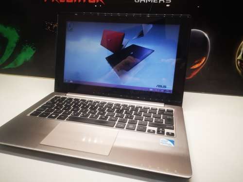 *Perfect traveler*TOUCHSCREEN*ASUS VIVOBOOK X202E*4GB RAM*500GB HDD*INTEL PENTIUM