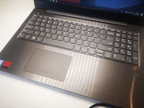 GRAPHIC DESIGN/ENGINEERING*8TH GEN i7**LENOVO V330**i7-8550U*RADEON 530*12GB DDR4*1000GB HDD*FHD