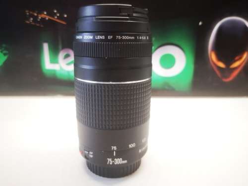 MINT CONDITION!*CANON EF 75-300MM*1:4-5.6 III*