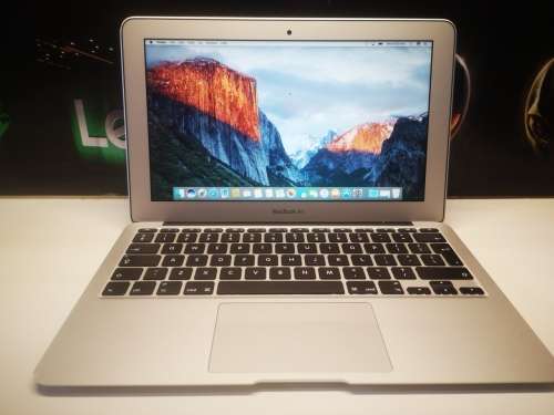DO NOT MISS!*IMMACULATE**Apple Macbook Air*EARLY 2015*i5-5250U*4GB RAM*128GB SSD*BACKLIT*27CYCLES!