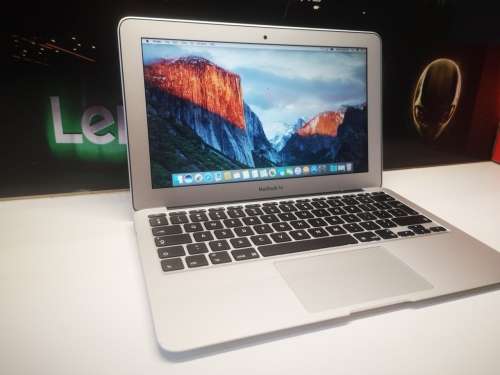 DO NOT MISS!*IMMACULATE**Apple Macbook Air*EARLY 2015*i5-5250U*4GB RAM*128GB SSD*BACKLIT*27CYCLES!