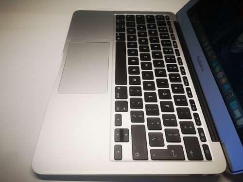 DO NOT MISS!*IMMACULATE**Apple Macbook Air*EARLY 2015*i5-5250U*4GB RAM*128GB SSD*BACKLIT*27CYCLES!