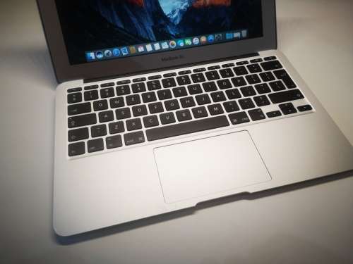 DO NOT MISS!*IMMACULATE**Apple Macbook Air*EARLY 2015*i5-5250U*4GB RAM*128GB SSD*BACKLIT*27CYCLES!
