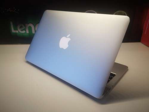 DO NOT MISS!*IMMACULATE**Apple Macbook Air*EARLY 2015*i5-5250U*4GB RAM*128GB SSD*BACKLIT*27CYCLES!