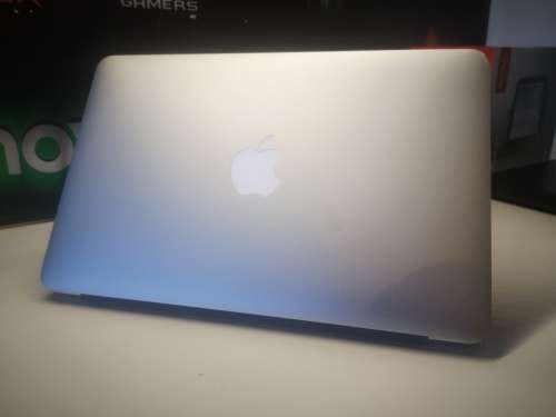 DO NOT MISS!*IMMACULATE**Apple Macbook Air*EARLY 2015*i5-5250U*4GB RAM*128GB SSD*BACKLIT*27CYCLES!