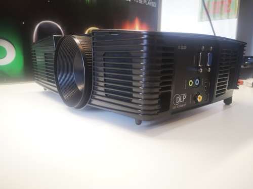 AS NEW*DELL PROJECTOR 1220*2700LUMENS*SCHOOL OR BUSINESS*