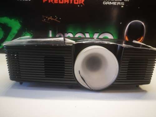 AS NEW*ACER PROJECTOR X113*2800LUMENS*SCHOOL OR BUSINESS*