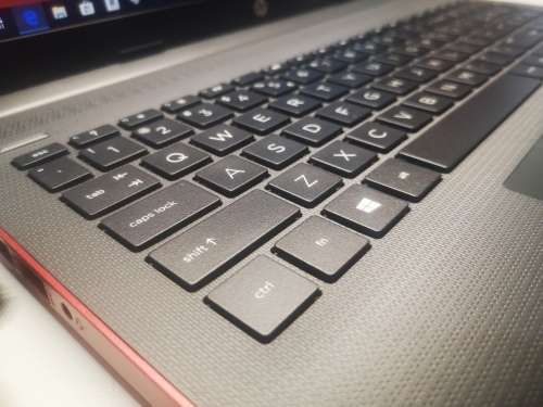 BEAUTY!*LATEST MODEL*HP 250 G7*8TH GEN i5-I5-8265u*4GB*UHD620*WARRANTY