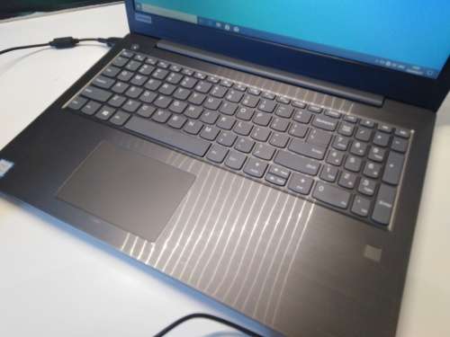 *8TH GEN*LENOVO V330*i5-8250U*HD*4GB DDR4*500GB HDD*UHD 620 GRAPHICS*