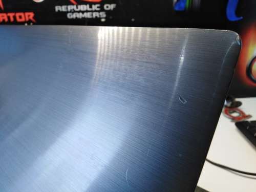 *8TH GEN*LENOVO V330*i5-8250U*HD*4GB DDR4*500GB HDD*UHD 620 GRAPHICS*