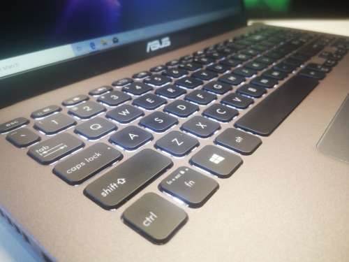 VERY HIGH SPEC!*ASUS GAMING X509FB*i7-8565U*8GB DDR*512GB SSD*FHD*NVIDIA*WARRANTY