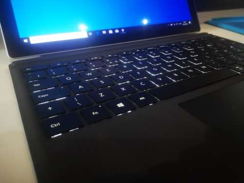 Microsoft Surface Pro 4*I7-6650U*1000GB SSD*16GB RAM*3K DISPLAY*TOUCHSCREEN*BACKLIT