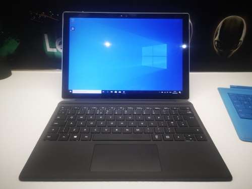 Microsoft Surface Pro 4*I7-6650U*1000GB SSD*16GB RAM*3K DISPLAY*TOUCHSCREEN*BACKLIT