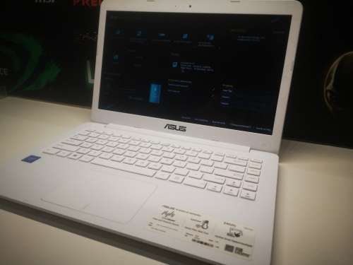 Beautiful Pearl White!*ASUS NOTEBOOK E402N*N3350*7TH GEN*4GB DDR4*1000GB HDD*HD DISPLAY*