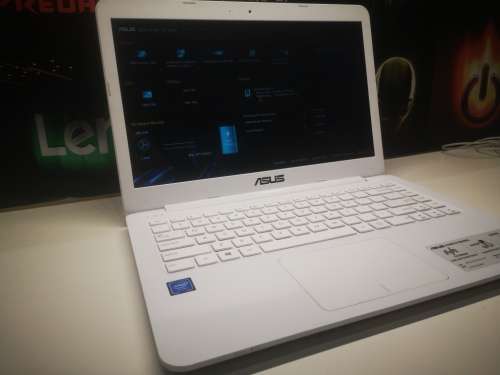 Beautiful Pearl White!*ASUS NOTEBOOK E402N*N3350*7TH GEN*4GB DDR4*1000GB HDD*HD DISPLAY*