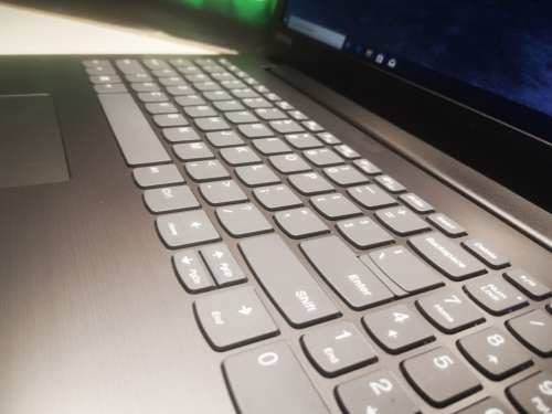 High Spec*As New*8TH GEN*LENOVO IDEAPAD 330*i5-8250U*FULL HD*8GB DDR4*1000GB HDD*UHD 620 GRAPHICS*