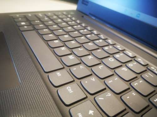 Super Fast,STUNNING*LENOVO V130*i5-7200U*8GB DDR4*240GB SSD*DVD*HD*WARRANTY*