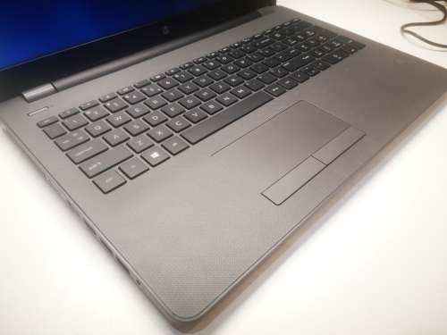 LATEST DESIGN**HP 15*AMD E2-9000u*2+2 CORE*RADEON R2*8GB RAM*500GB HDD*DVD*