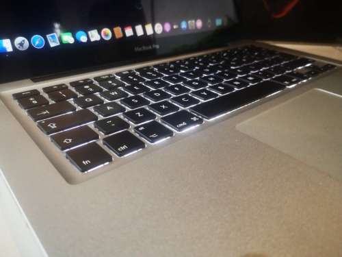 *EXCELLENT*APPLE MACBOOK PRO i5*DVD*4GB RAM*500GB HDD*