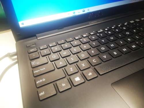 HIGH SPEC*ASUS x553n*N2840**500GB*8GB RAM*TRU2LIFE DISPLAY*SONICMASTER SOUND*