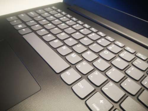HIGH SPEC!*QUAD CORE 8th Gen i7*LENOVO 130*i7-8550U*8GB DDR4*1000GB HDD*UHD620*