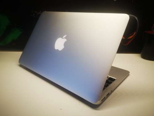 HIGH SPEC*AS NEW*APPLE MACBOOK AIR*4GB*128GB SSD*HD5000*104 CYCLES*
